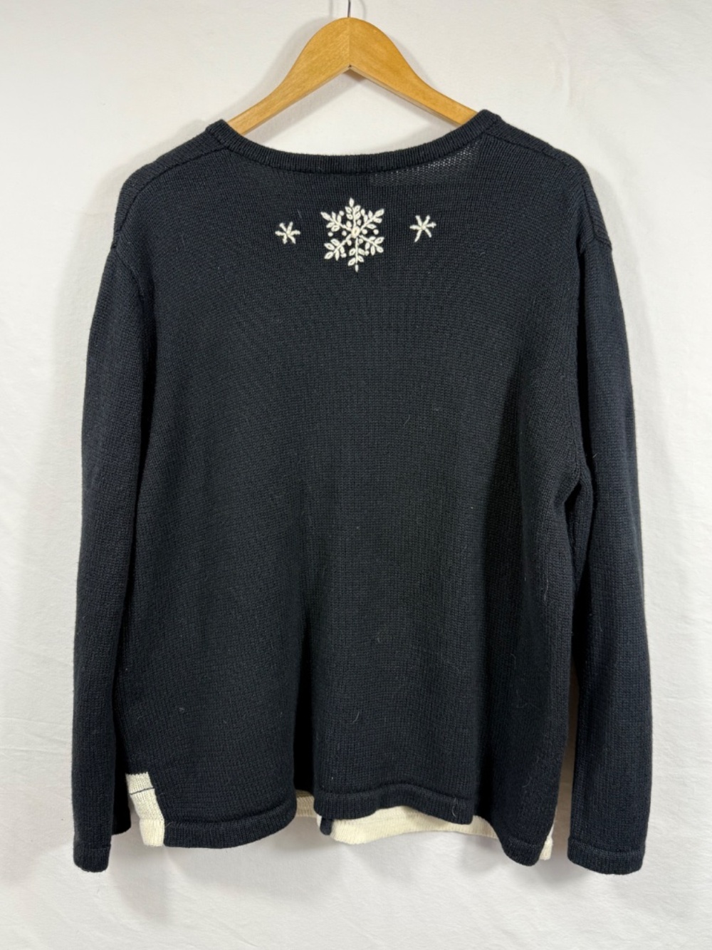 Embroidered Vintage Winter Village Christmas cardigan- 1990s/2000s - Picture 2 of 4